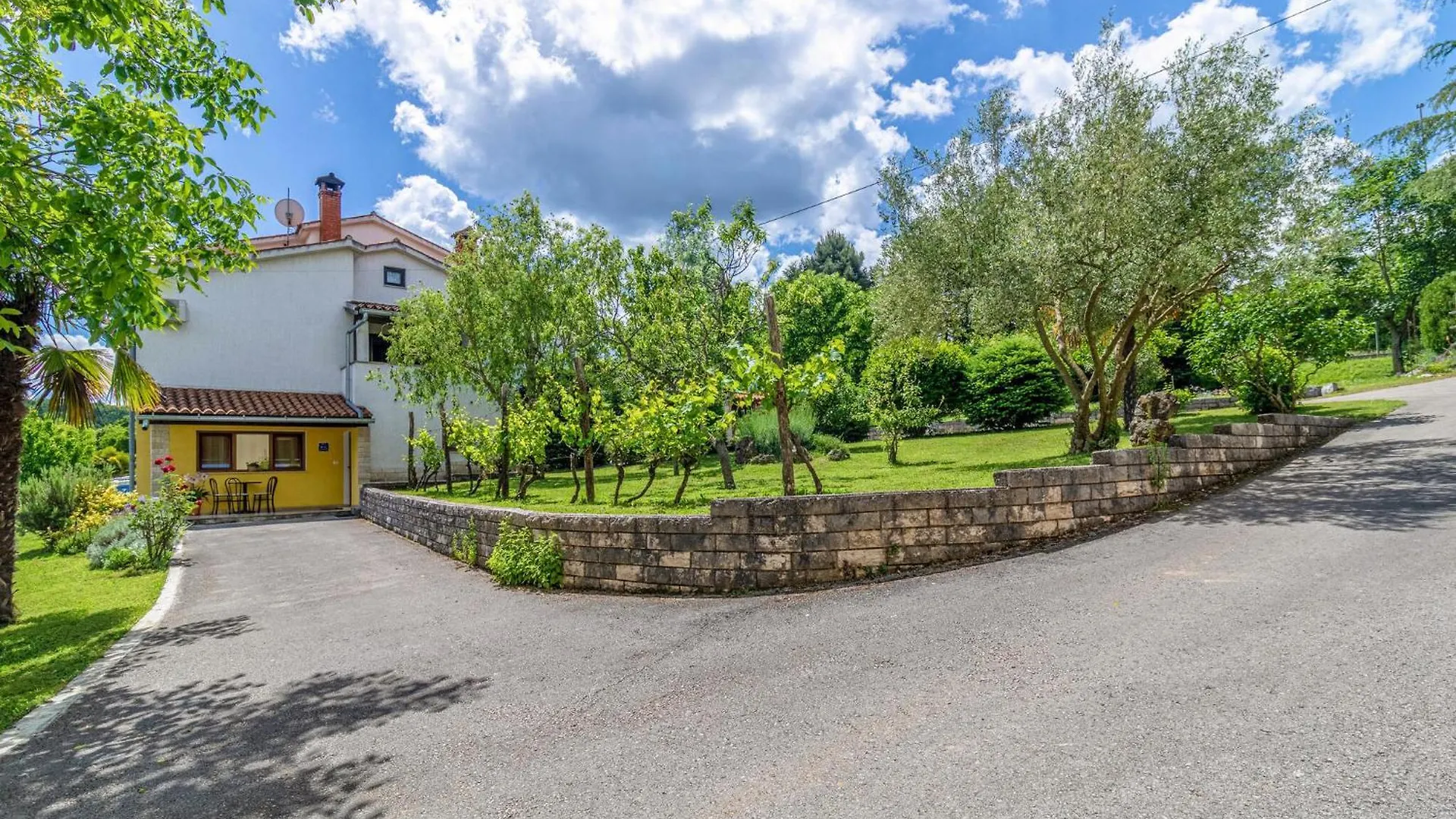Nice Apartment In Karojba With Wifi