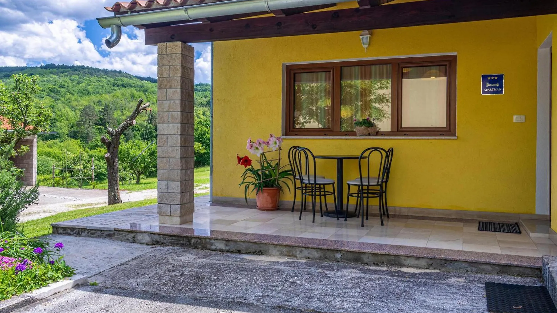 Nice Apartment In Karojba With Wifi 0*,